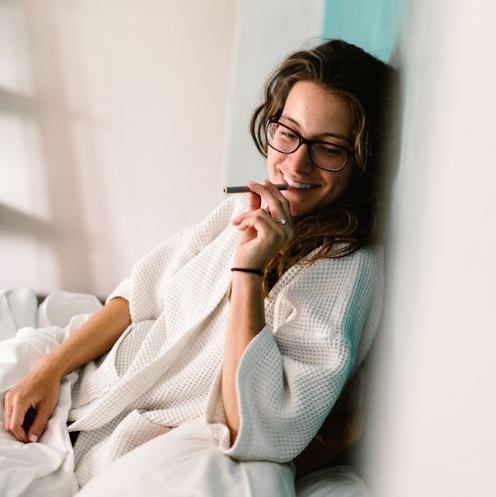 The Best Essential Oils to Pair with Your Melatonin Vape for Ultimate Relaxation